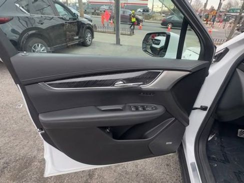 Used 2021 Cadillac XT6 Premium Luxury image 9