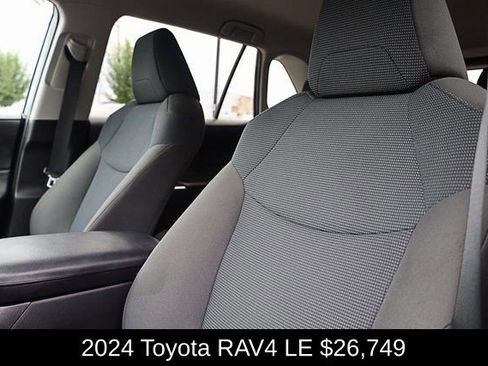 Used 2024 Toyota RAV4 LE image 31