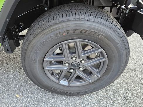 New 2025 Jeep Gladiator Sport image 17