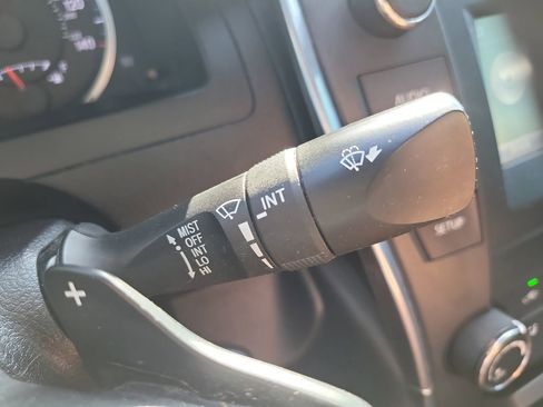 Used 2017 Toyota Camry SE image 27