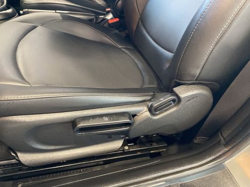 Used 2019 MINI Cooper 2-Door Hardtop image 16