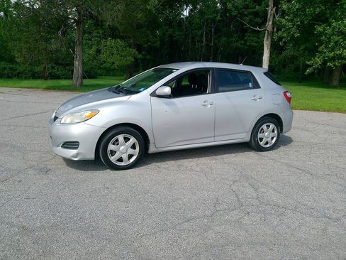 Used 2010 Toyota Matrix FWD image 10