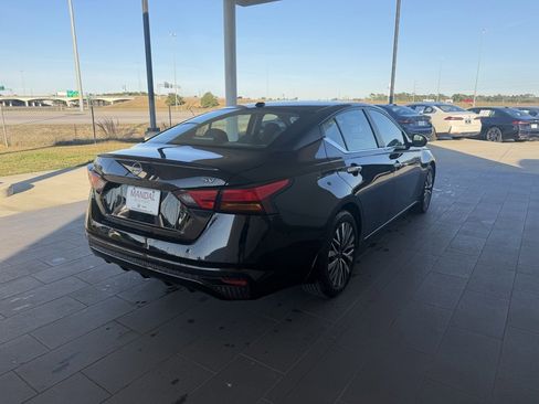 Used 2024 Nissan Altima 2.5 SV image 6