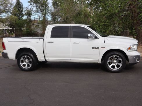 Used 2017 RAM 1500 Laramie w/ Convenience Group AWD/4WD image 3