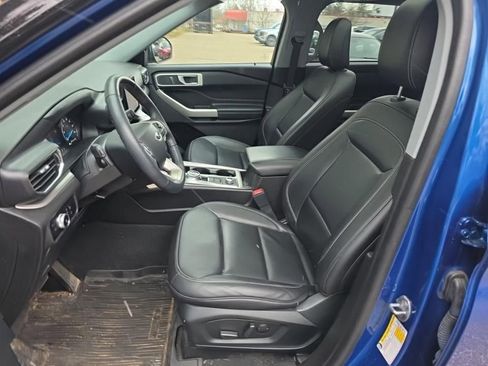Used 2023 Ford Explorer XLT w/ Equipment Group 202A image 6