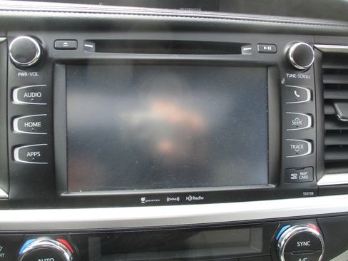 Used 2016 Toyota Highlander XLE image 28