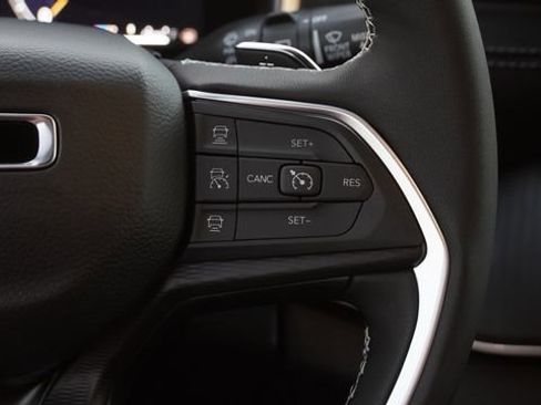 New 2025 Jeep Grand Cherokee L Altitude image 30