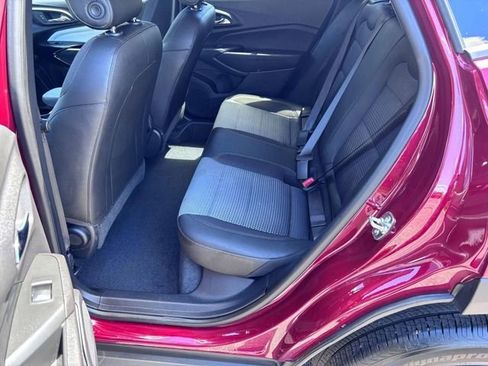 Used 2025 Chevrolet Trax LT w/ LT Convenience Package FWD image 25