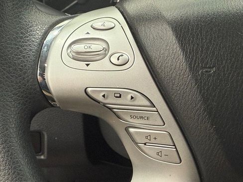 Used 2017 Nissan Murano S image 15