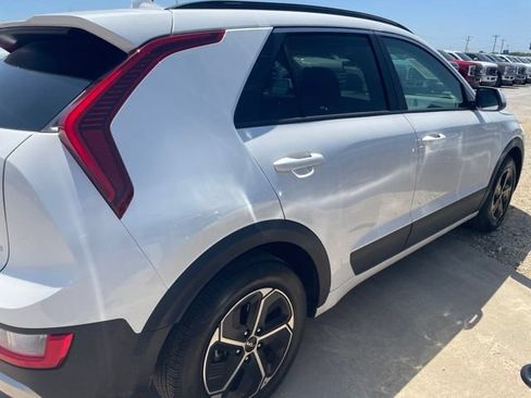 Used 2025 Kia Niro LX FWD image 5
