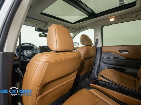 Used 2022 Nissan Pathfinder Platinum AWD/4WD image 27
