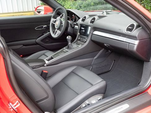 Used 2025 Porsche 718 Cayman image 27