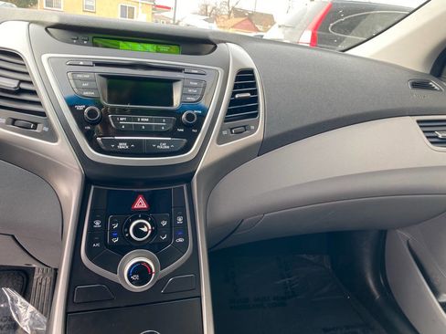 Used 2016 Hyundai Elantra SE image 17