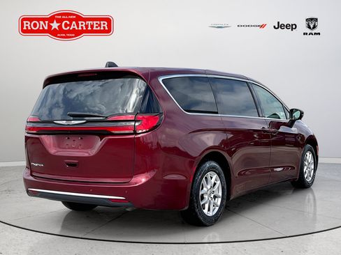 Certified 2023 Chrysler Pacifica Touring-L FWD image 6