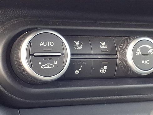 Used 2023 Alfa Romeo Stelvio Sprint image 7