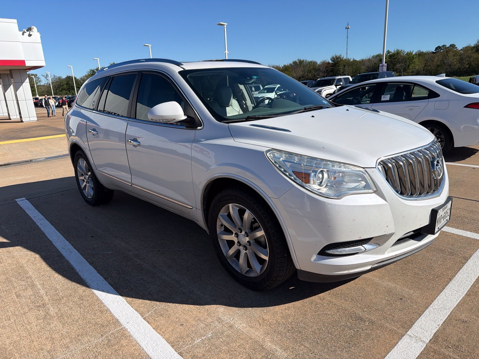 Used 2017 Buick Enclave Premium w/ Experience Buick Package FWD image 2