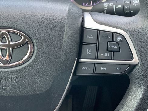 Used 2023 Toyota Highlander L image 13