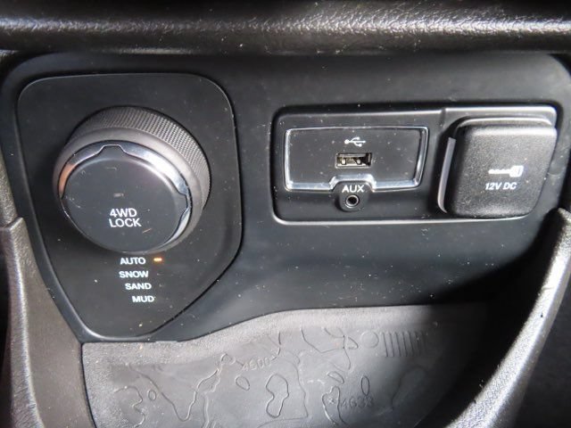 Used 2017 Jeep Renegade Limited AWD/4WD image 26