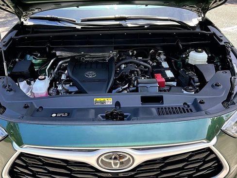 Used 2023 Toyota Highlander XLE FWD image 31