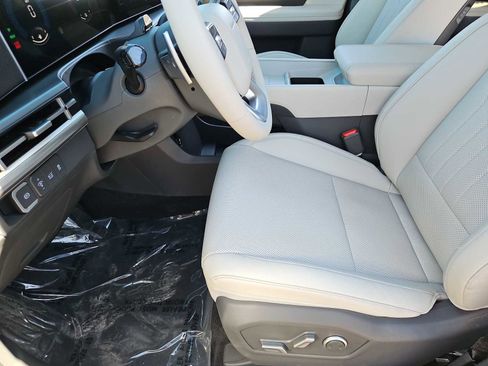 Certified 2025 Hyundai Santa Fe SEL image 16