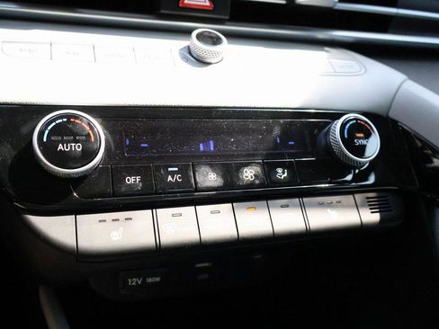 New 2025 Hyundai Elantra Limited image 37