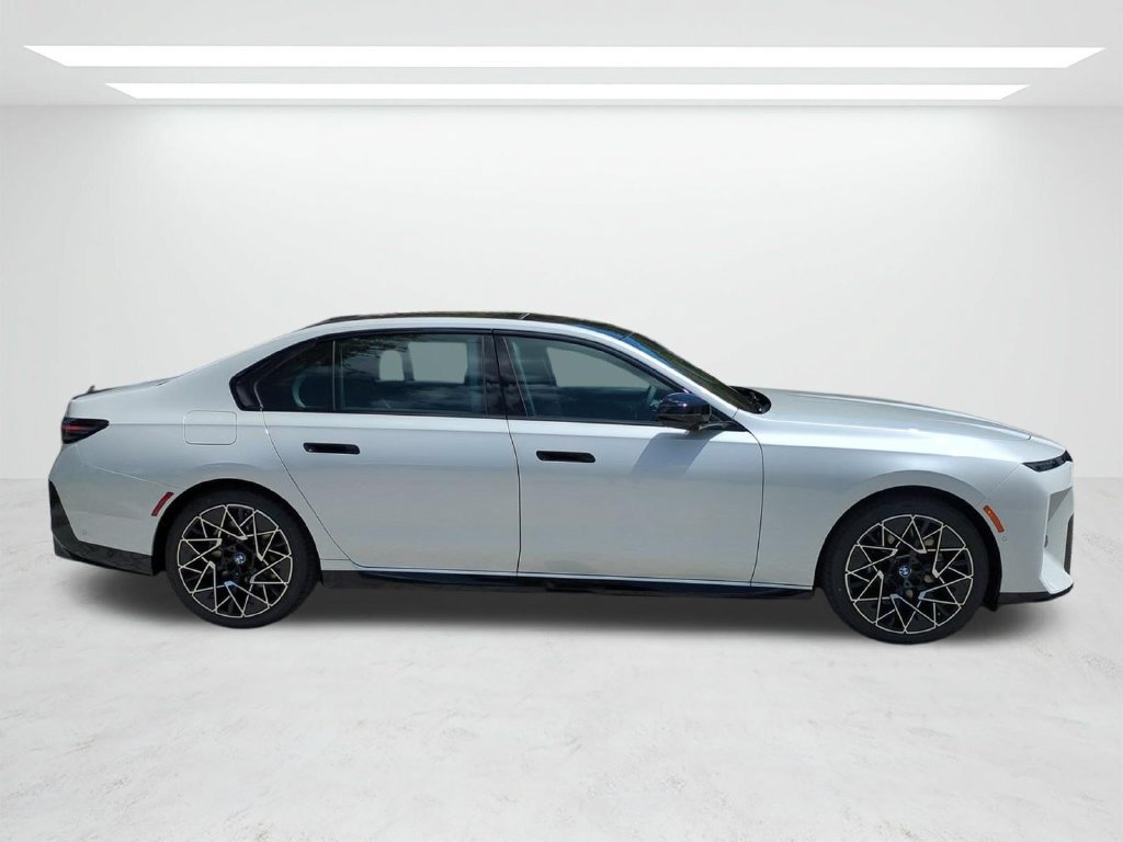 New 2027 BMW 740i RWD image 3