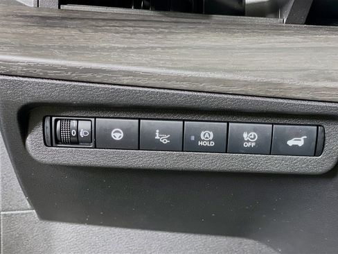 Used 2025 Nissan Ariya FWD image 17