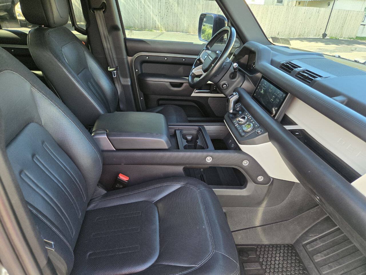 Used 2021 Land Rover Defender 110 X-Dynamic HSE AWD/4WD image 30