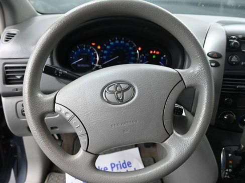Used 2008 Toyota Sienna LE FWD image 28