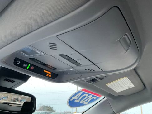 Used 2024 GMC Terrain SLT image 15