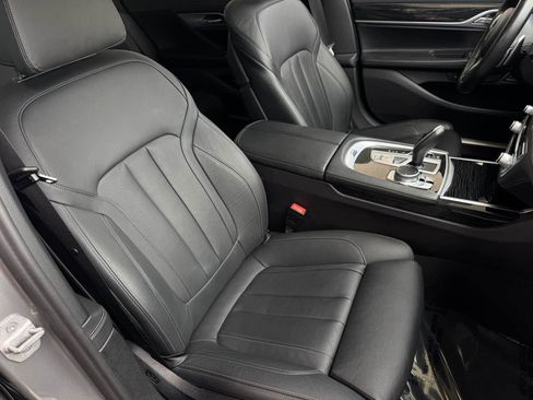 Used 2021 BMW 740i w/ M Sport Package image 24