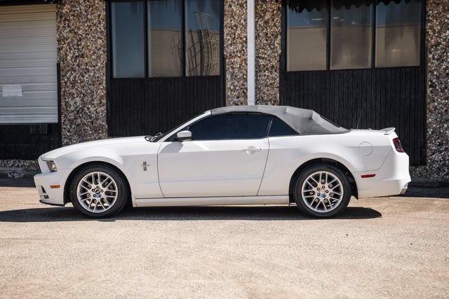 Used 2013 Ford Mustang Premium RWD image 28