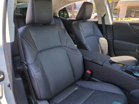 Used 2025 Lexus ES 300h w/ Premium Package FWD image 30
