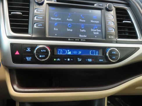 Used 2019 Toyota Highlander SE image 45