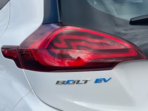 Used 2017 Chevrolet Bolt Premier w/ Driver Confidence II Package image 32