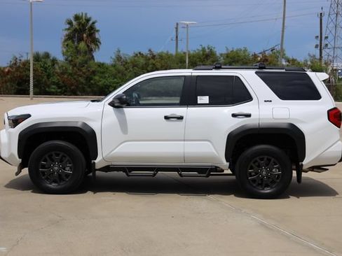 New 2026 Toyota 4Runner SR5 AWD/4WD image 5