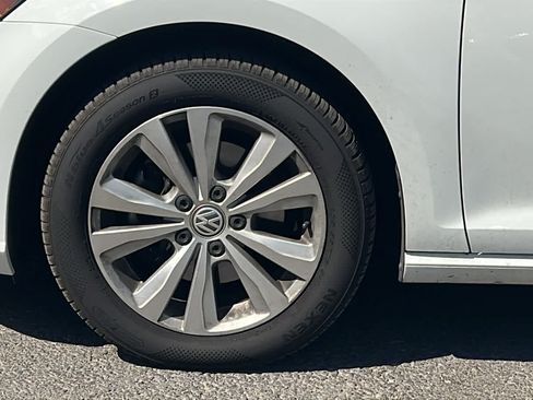 Used 2019 Volkswagen Golf SE FWD image 9