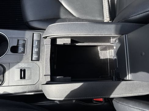 Used 2021 Toyota Highlander XLE image 26