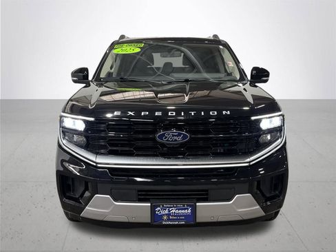 Certified 2025 Ford Expedition Max Platinum image 4