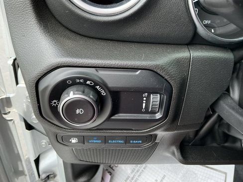 Used 2023 Jeep Wrangler Unlimited Sahara AWD/4WD image 20