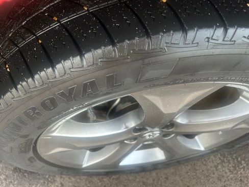 Used 2011 Toyota Venza Limited w/ Comfort Pkg image 8