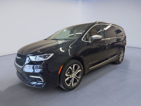 Used 2022 Chrysler Pacifica Pinnacle AWD/4WD image 3