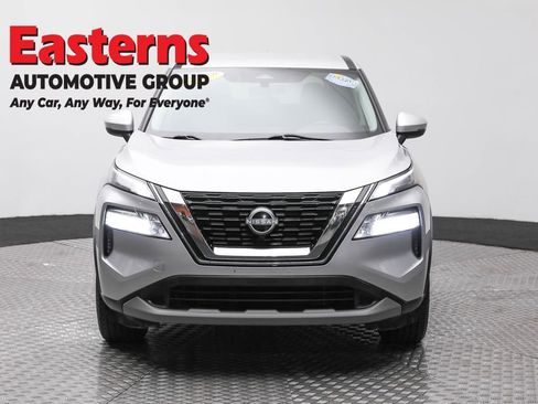 Used 2022 Nissan Rogue SV AWD/4WD image 2