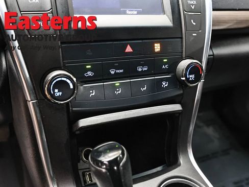 Used 2017 Toyota Camry LE FWD image 19