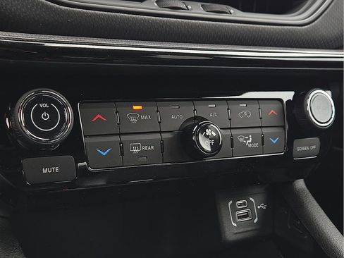 New 2026 Jeep Compass Limited image 14