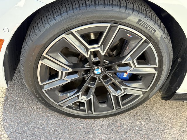 Used 2026 BMW 550e xDrive w/ Executive Package AWD/4WD image 3