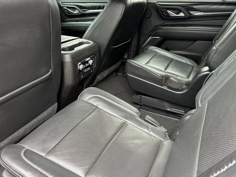 Used 2021 GMC Yukon Denali w/ Advanced Technology Package image 12