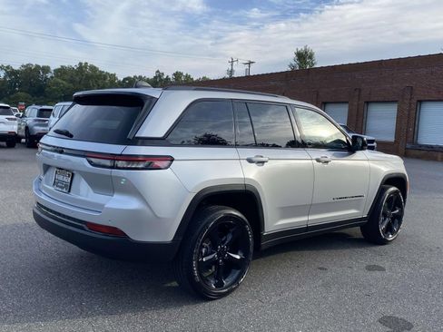 New 2025 Jeep Grand Cherokee Altitude w/ Trailer Tow Package image 8