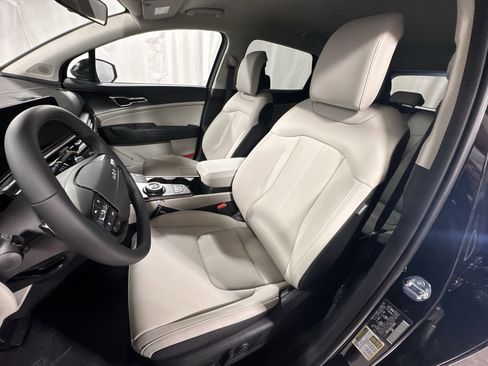 New 2026 Kia Sportage EX image 16