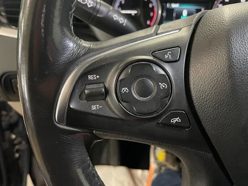 Used 2018 Buick Enclave Essence AWD/4WD image 10